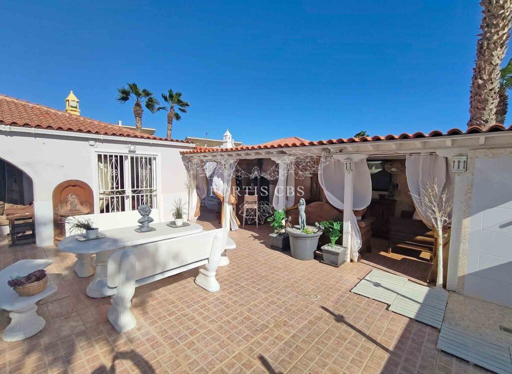 Detached Villa with Private Pool and Fantastic Golf Views
