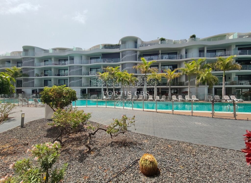 Stylish Two Bedroom Garden Apartment in Great Complex