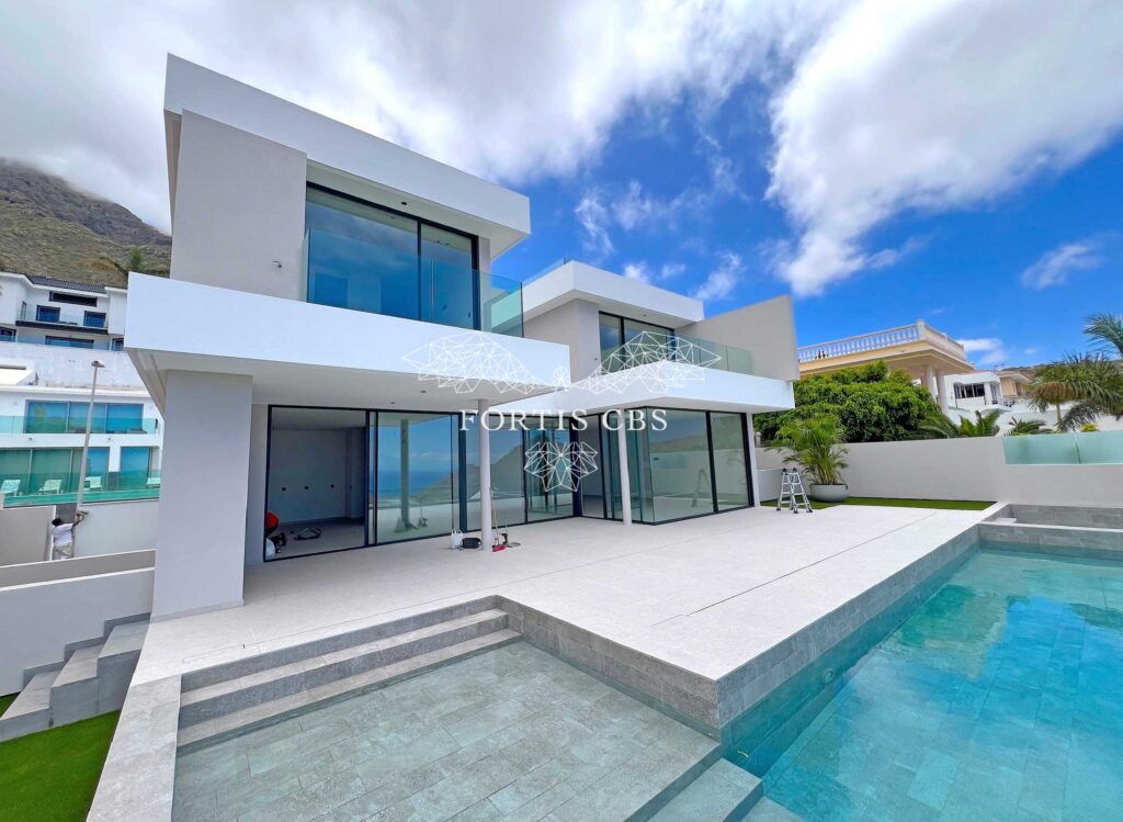 Stunning Contemporary Villa with Panoramic Views