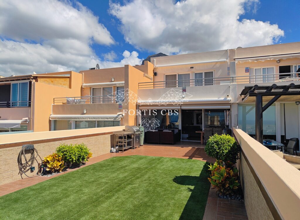 Superb Immaculate Townhouse in a Desirable Location