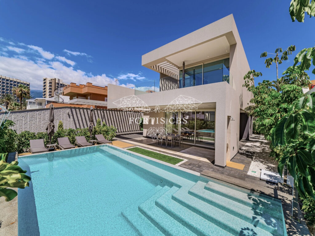 Brand New Villa with Great Architectural Design