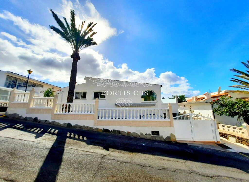 Beautifully Presented Property Featuring Two Lovely Independent Dwellings