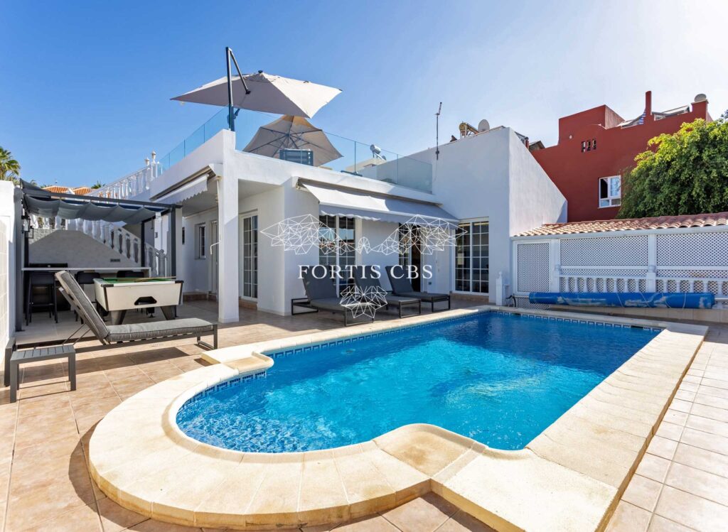 Beautiful Extensively Modernised Detached Villa with Private Pool