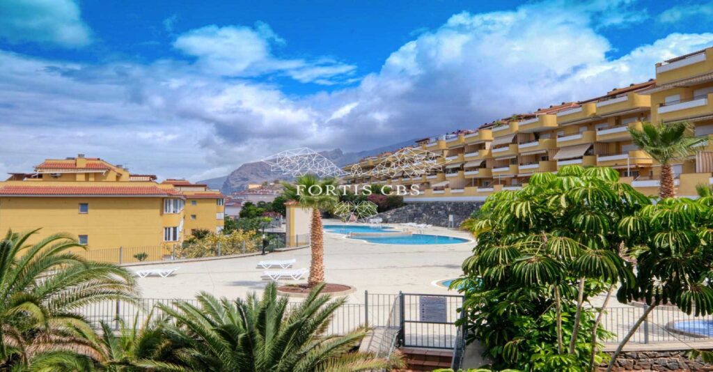 Delightful and Spacious Three Bedroom Apartment in a Popular Complex