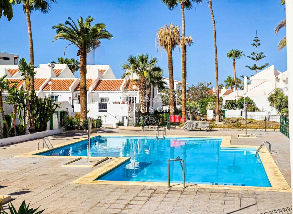 Beautifully Presented Two Bedroom Semi-Detached Property on Corner Plot Close to the Beach