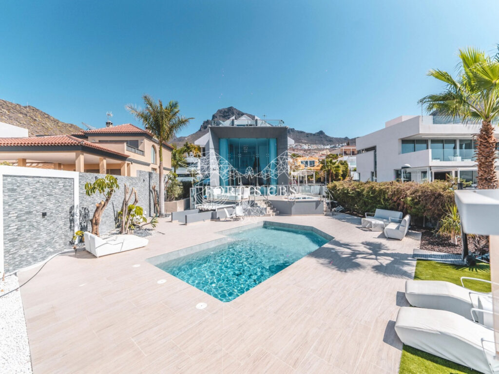 Palatial Five Bedroom Villa in Fantastic Location