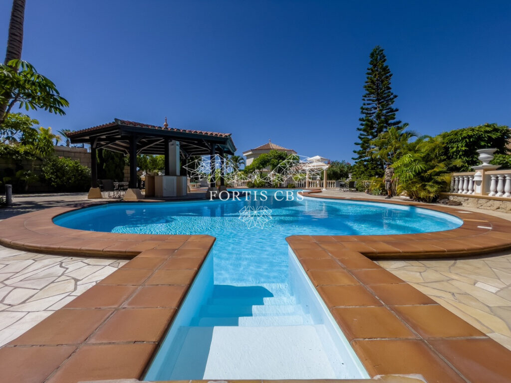 Stunning Four Bedroom Villa in Exclusive Location