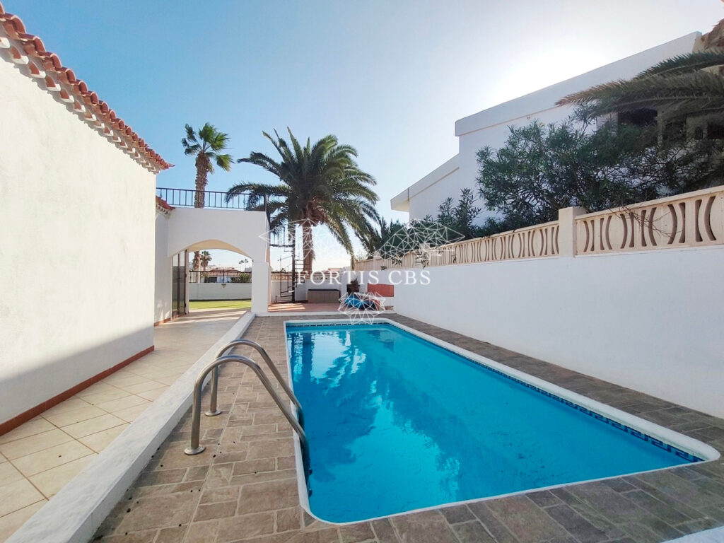 Lovely Four Bedroom Golf Villa with Private Pool