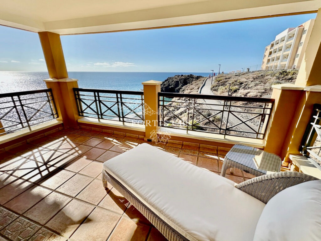 Magnificent First Line Penthouse In Exclusive Resort