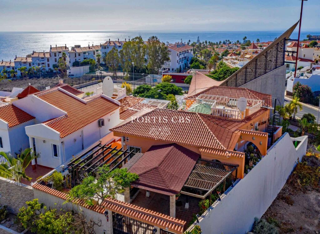 Beautiful Detached Six Bedroom Villa in a Popular Area