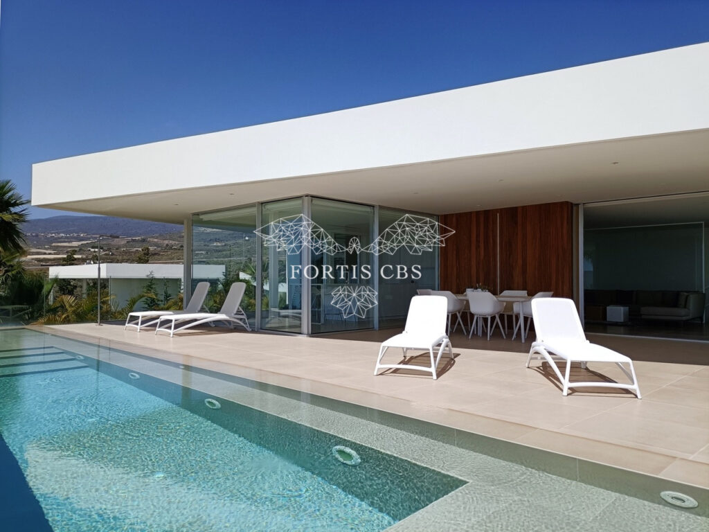 Super Luxury Designer Villa in Exclusive Golf Resort