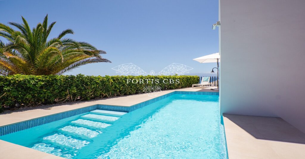 Modern Villa with Stunning Views in Fabulous Front Line Setting in Playa San Juan