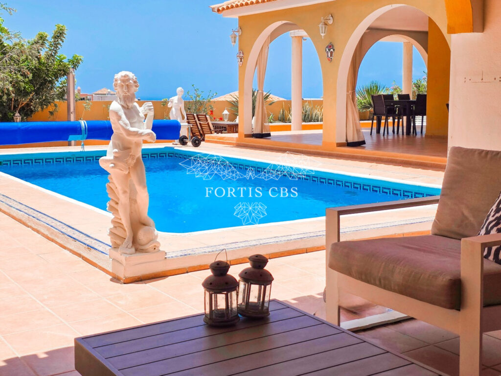 Beautiful Three Bedroom Villa with Private Pool in a Popular Area