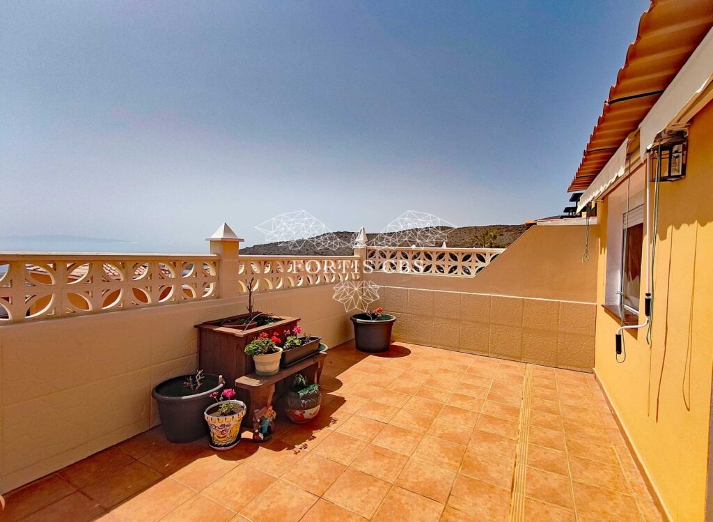 Lovely Three Bedroom Townhouse in a Popular Area