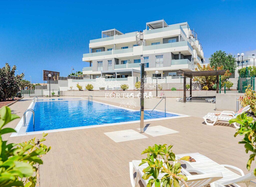 Highly Desirable Two Bedroom Penthouse with Fantastic Sea Views