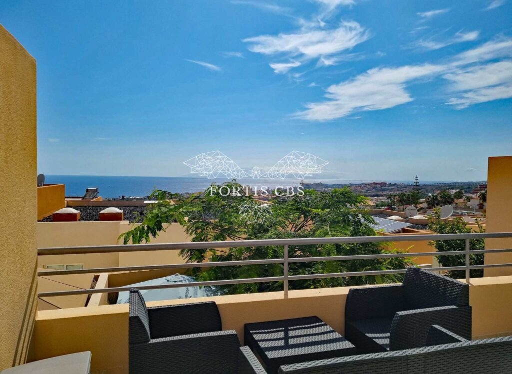 Beautiful Contemporary Three Bedroom Townhouse in a Lovely Quiet Residential Complex