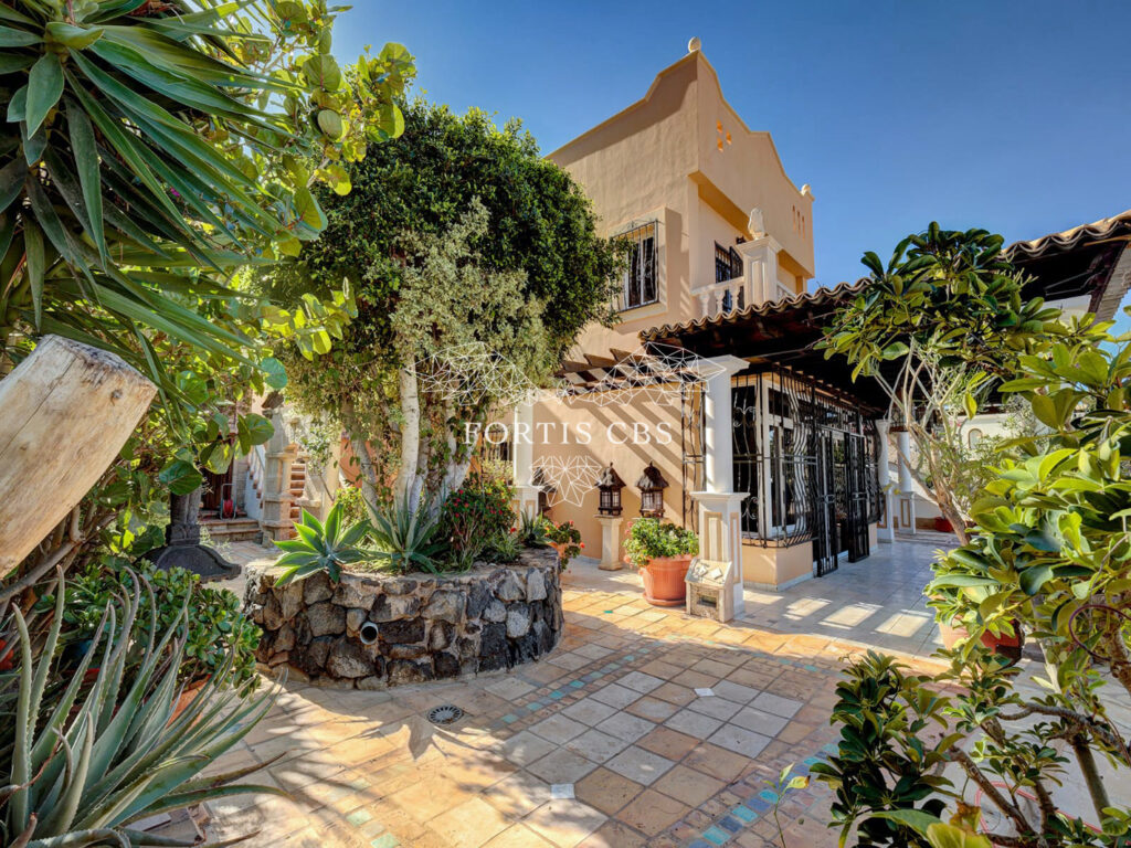 Elegant and Spacious Villa with Panoramic Views