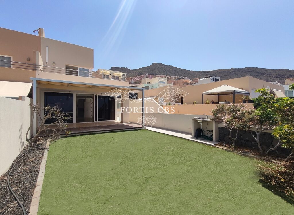 Fantastic Modern Three Bedroom Villa in Highly Sought-After Location