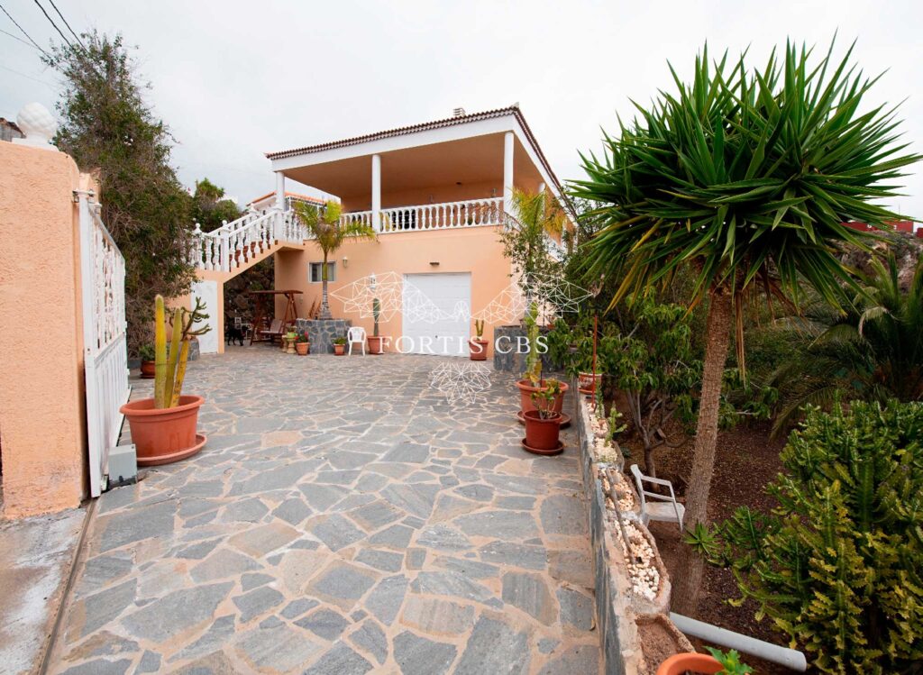 Wonderful Six Bedroom Property Including Two Self Contained Apartments in a Quiet Location