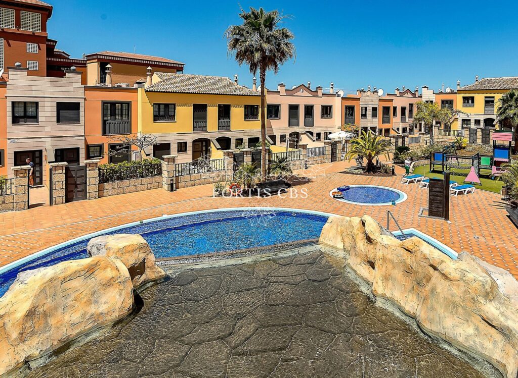 Beautiful Luxury Three Bedroomed Townhouse By the Sea