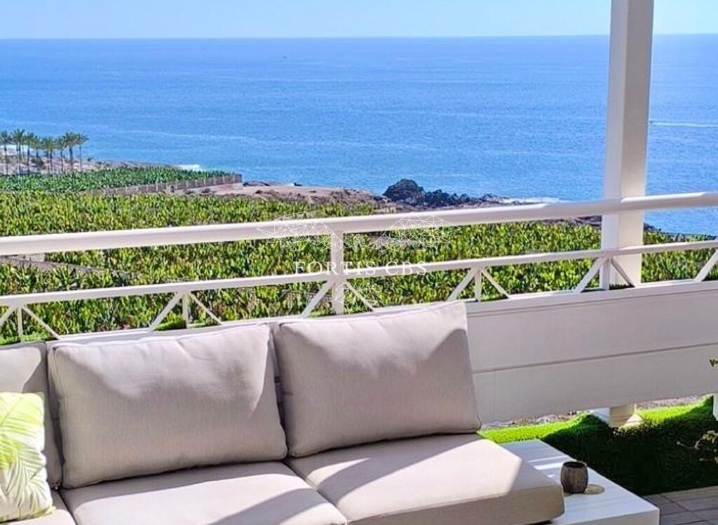 Fully Renovated Two bedroom Triplex Property Close to the Sea