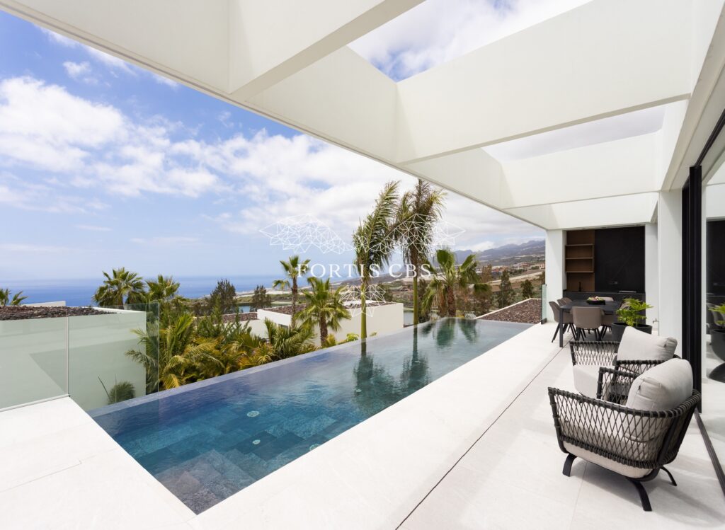 Luxury Villa with Private Pool and Guest Apartment in an Exclusive Location