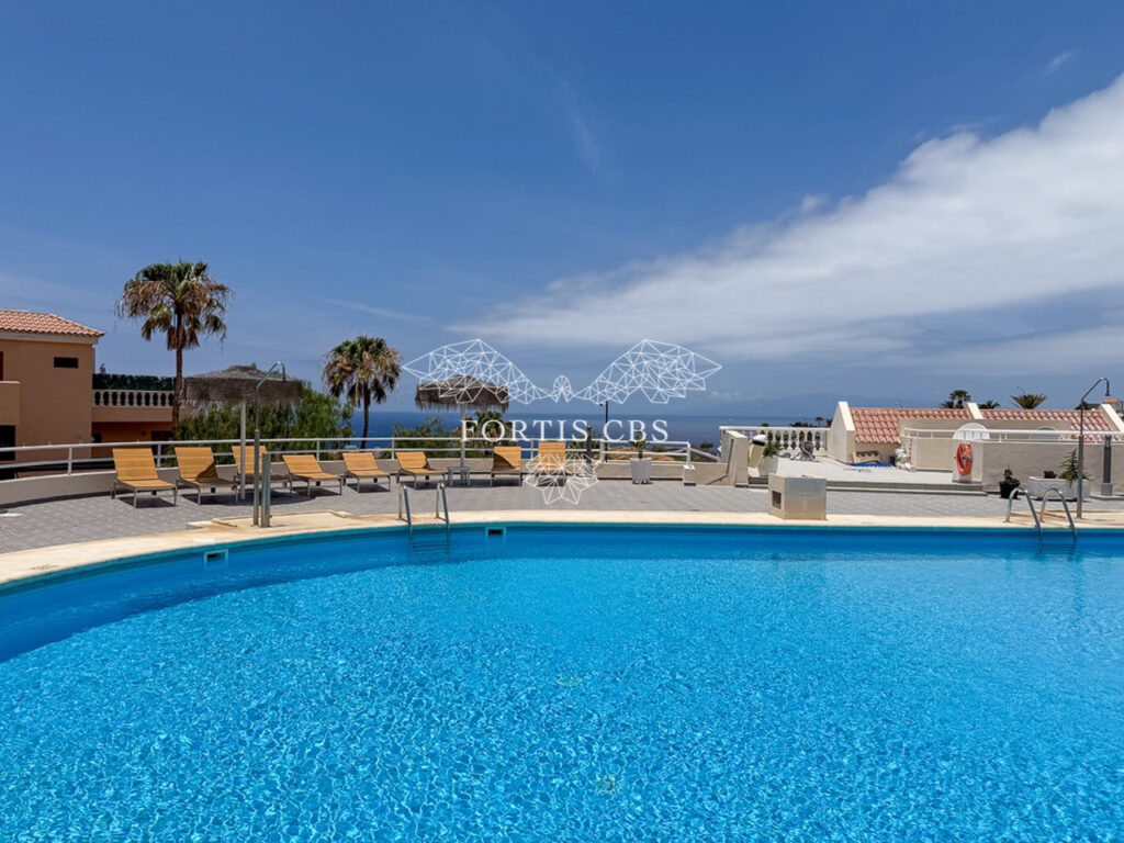 Lovely, Spacious One Bedroom Apartment in a Well Established Complex