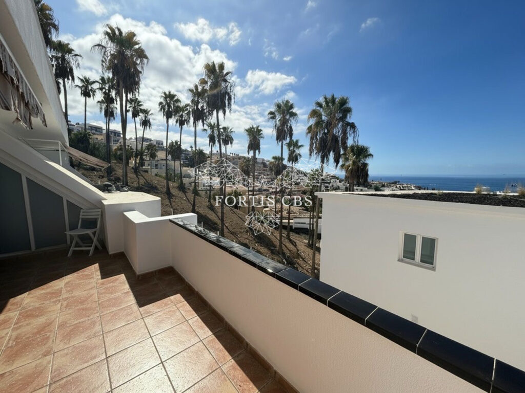 Lovely Two Bedroom Duplex in a Popular Complex with Fantastic Sea Views