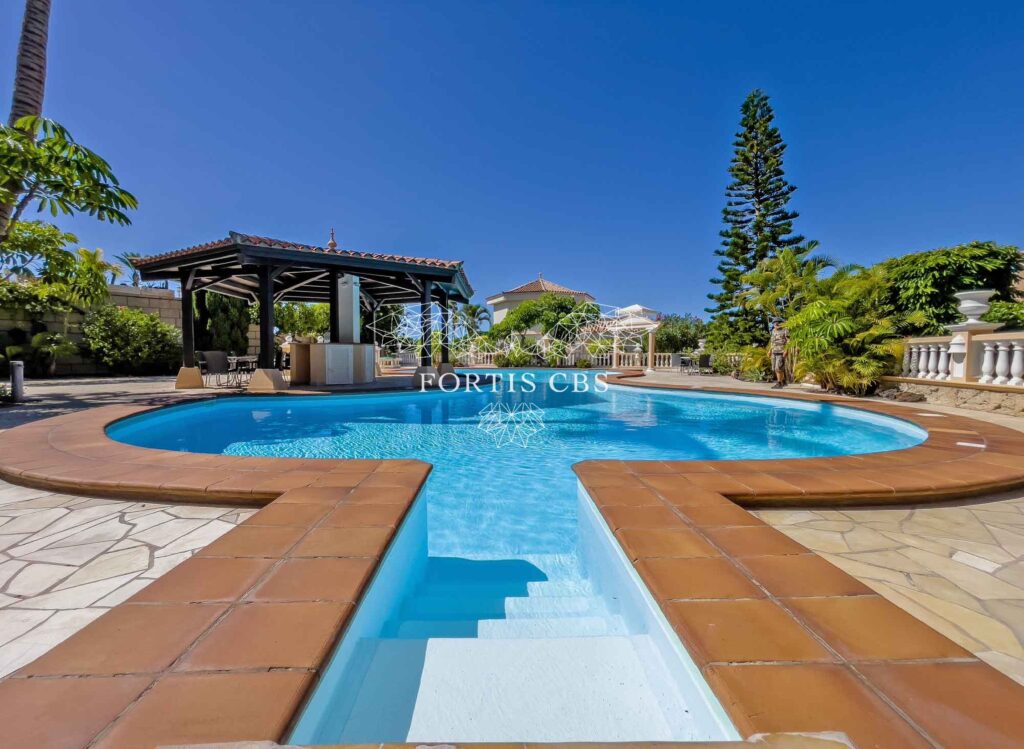 Luxurious Villa in Sought After Area Close to the Sea