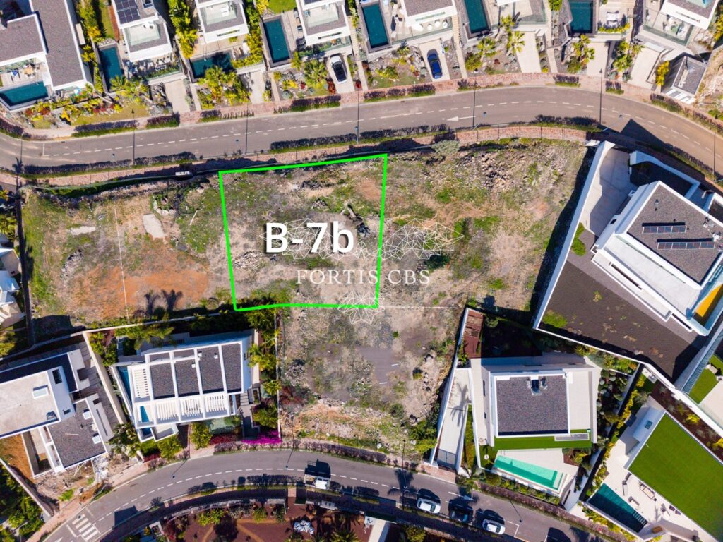 Desirable Building Plot in Exclusive Golf Resort