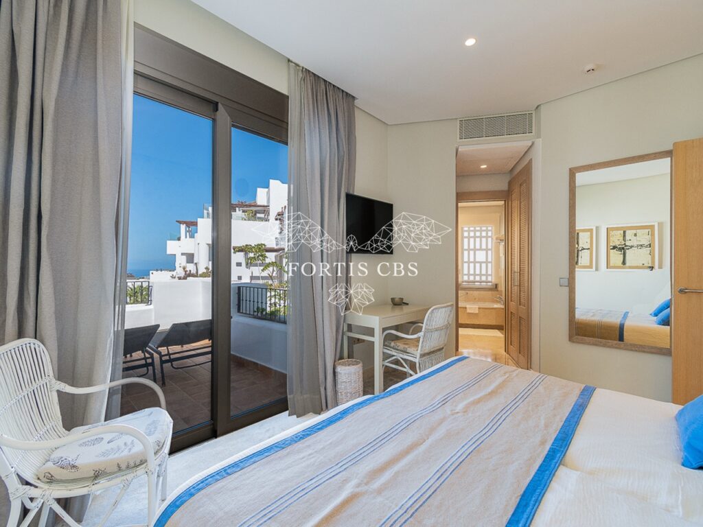 Very Attractive Two Bedroom Apartment in Desirable Golf Location